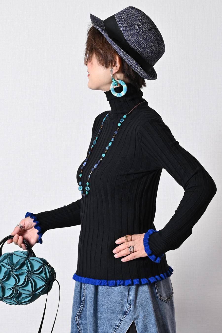 柔らかワイドリブ 裾フリル配色ニット