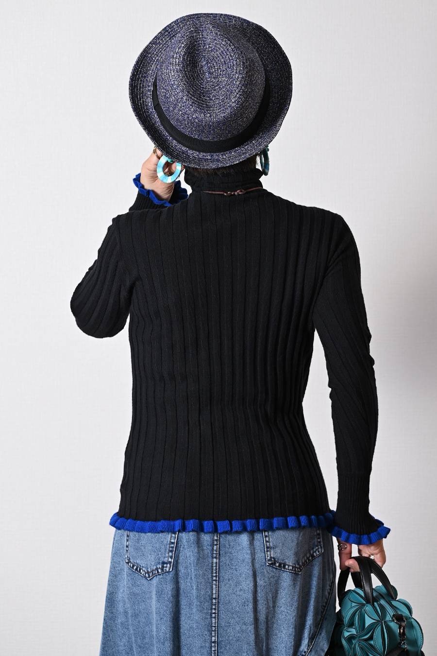 柔らかワイドリブ 裾フリル配色ニット