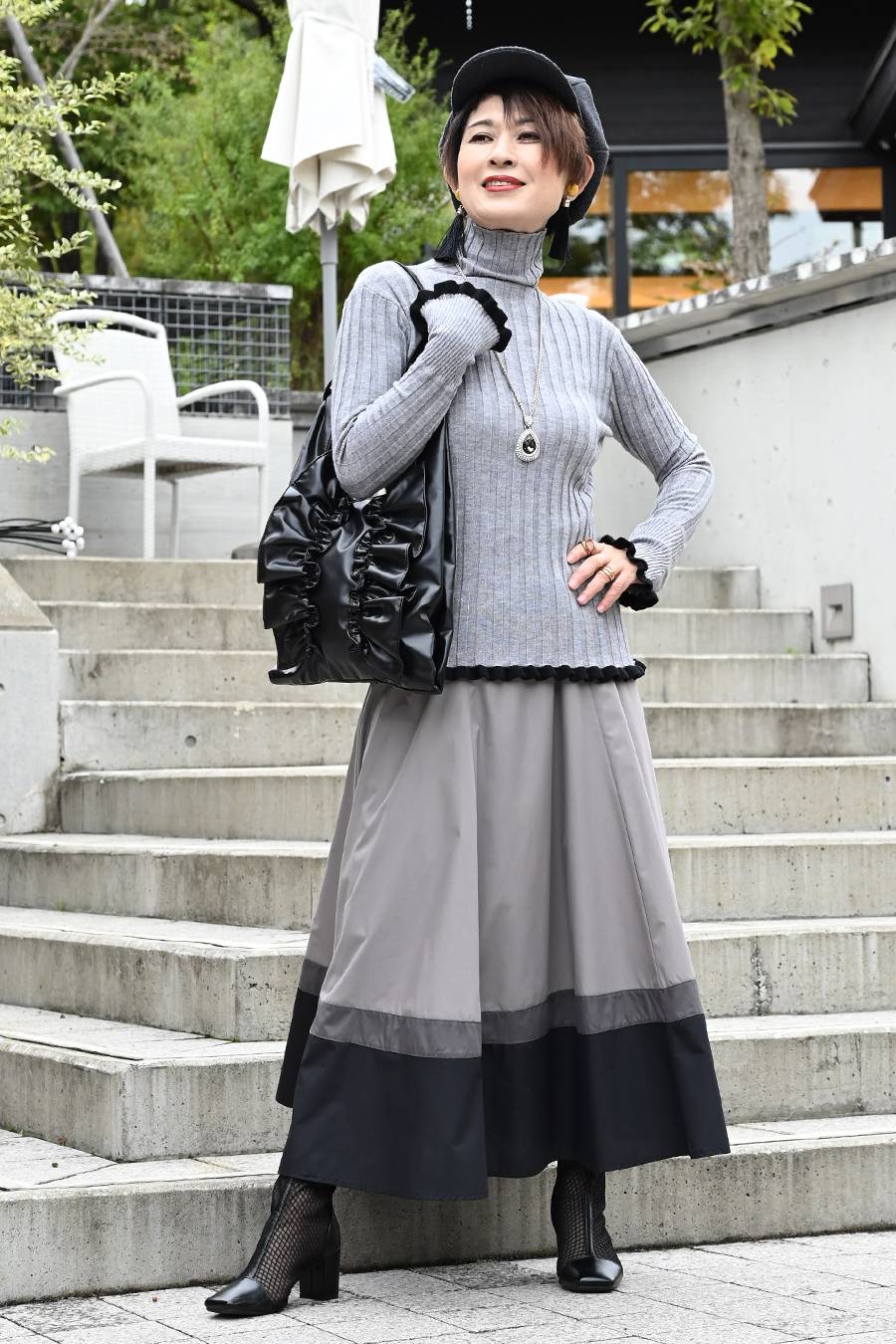 柔らかワイドリブ 裾フリル配色ニット