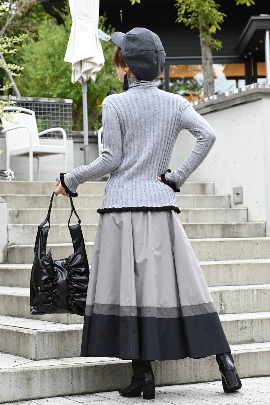 柔らかワイドリブ 裾フリル配色ニット