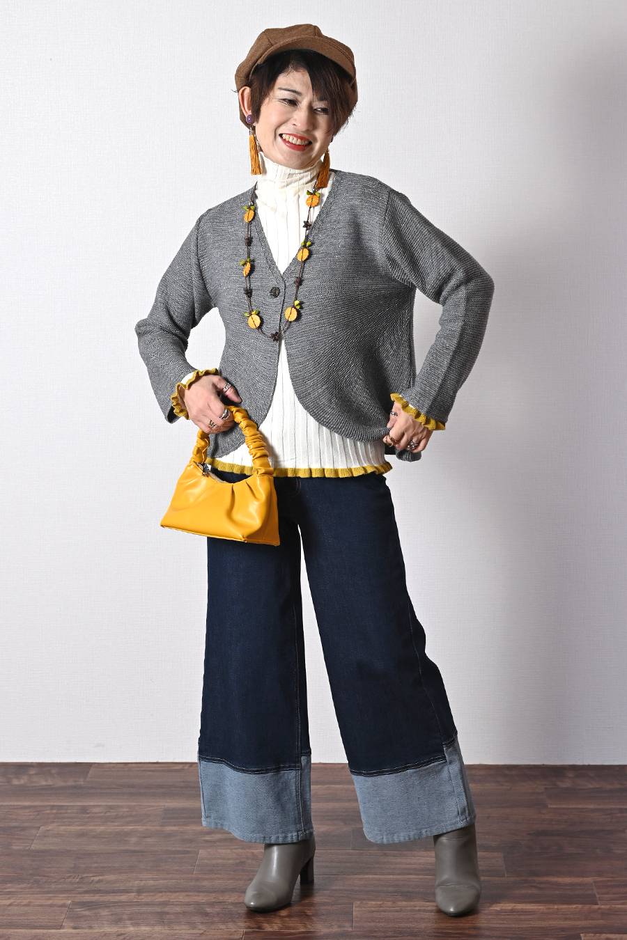 柔らかワイドリブ 裾フリル配色ニット