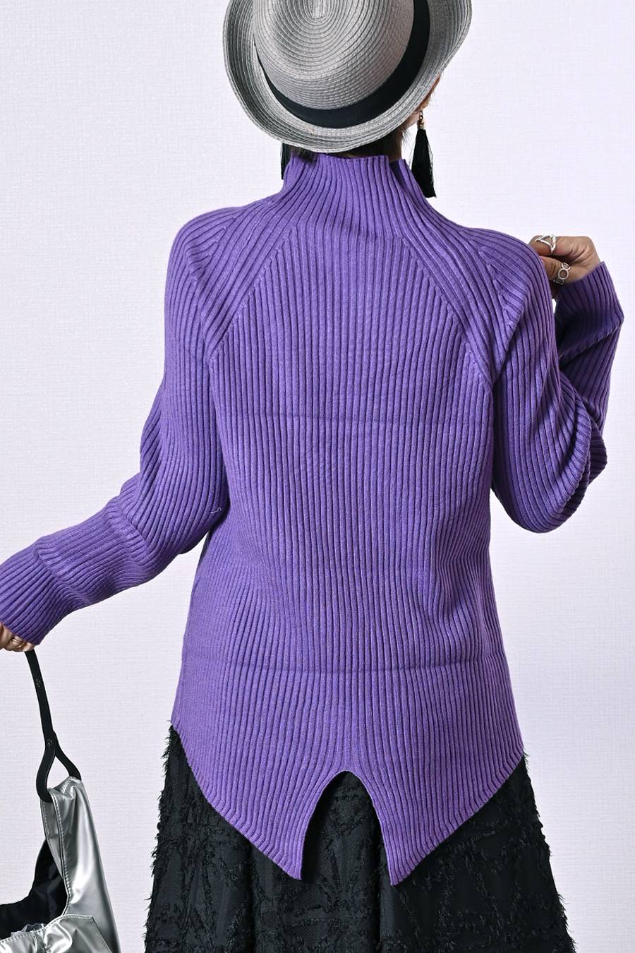 定番のメガヒットロングラン！バックスリットリブニット