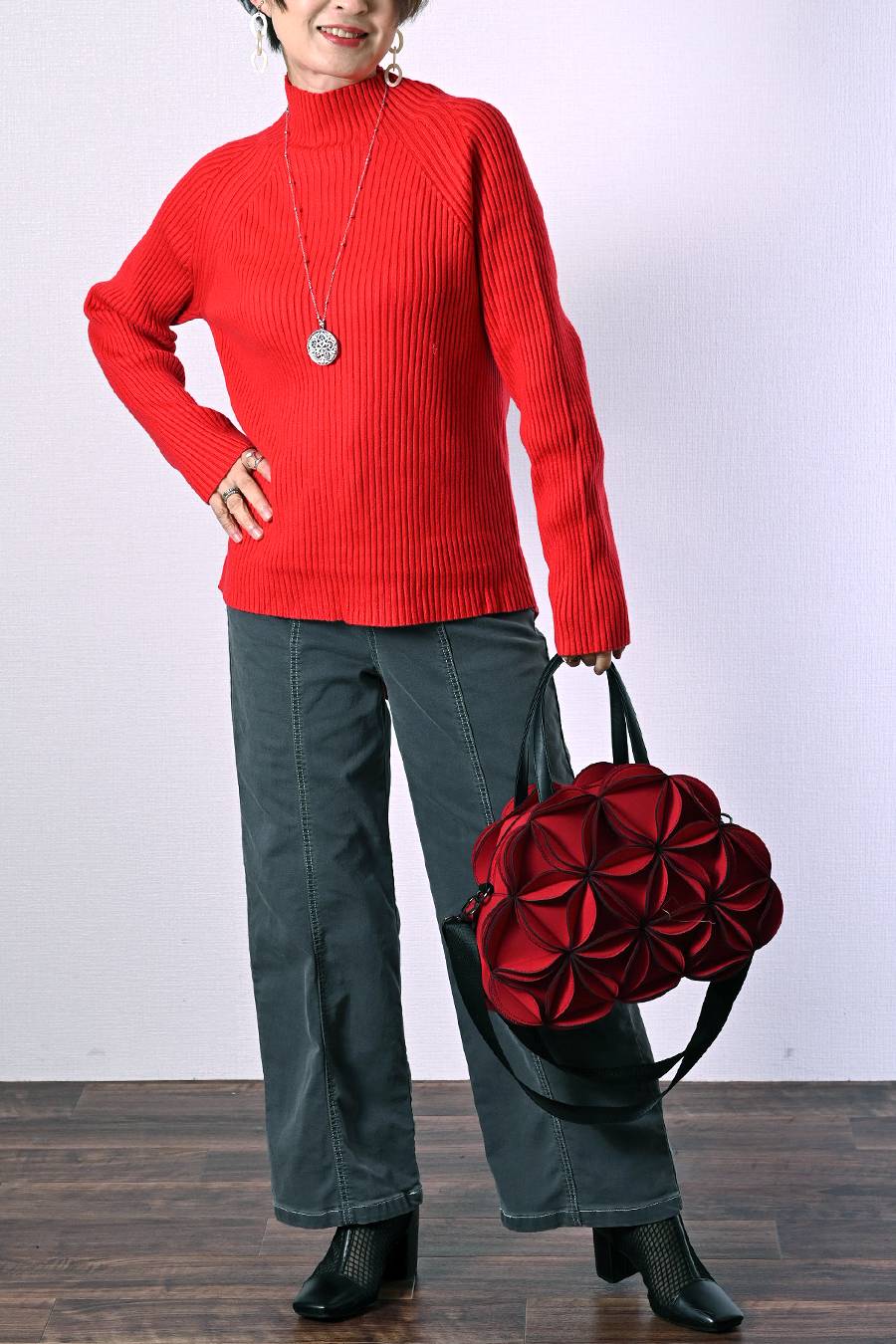 定番のメガヒットロングラン！バックスリットリブニット