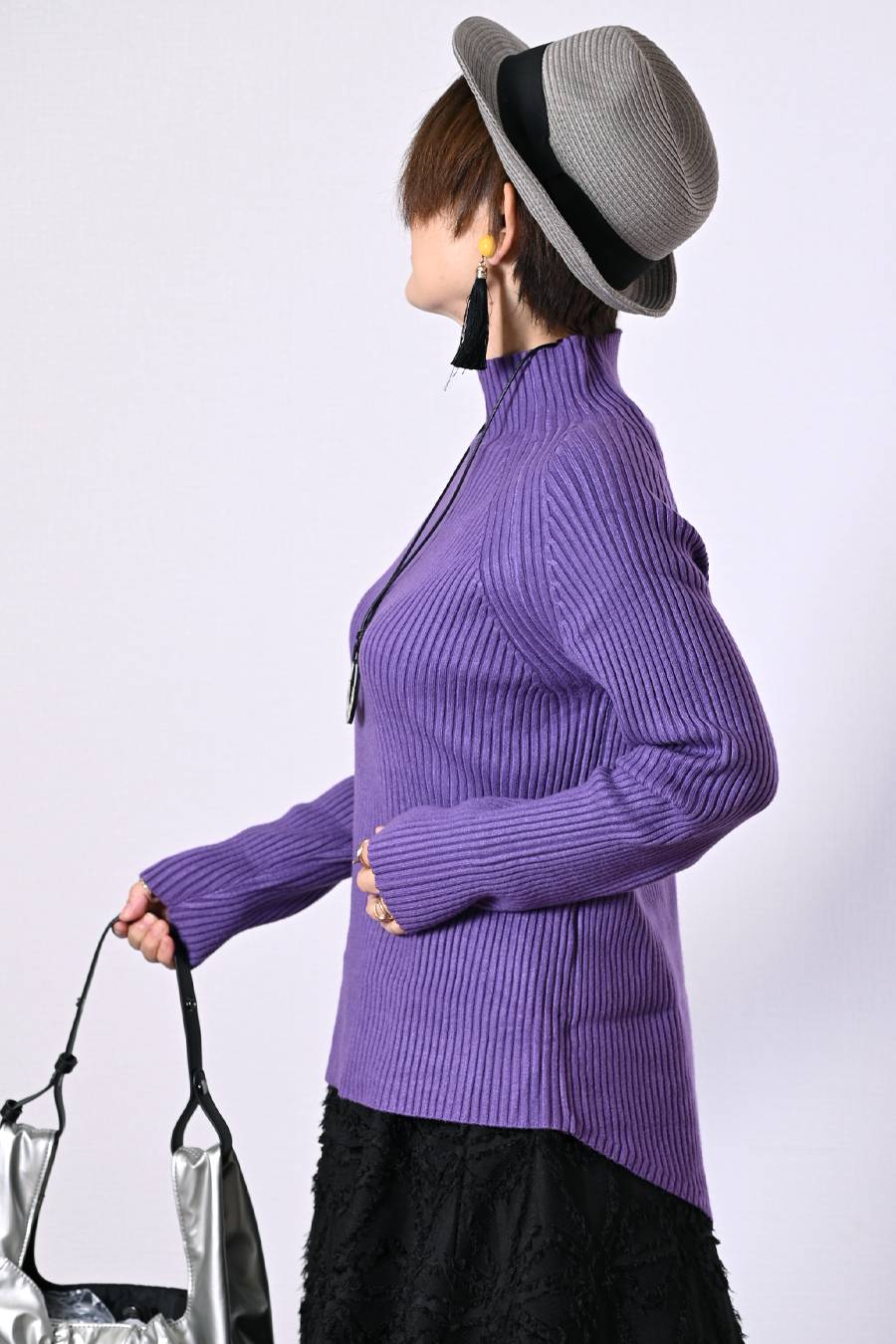 定番のメガヒットロングラン！バックスリットリブニット