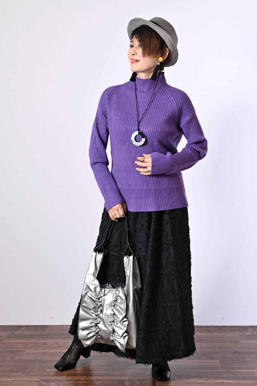 定番のメガヒットロングラン！バックスリットリブニット