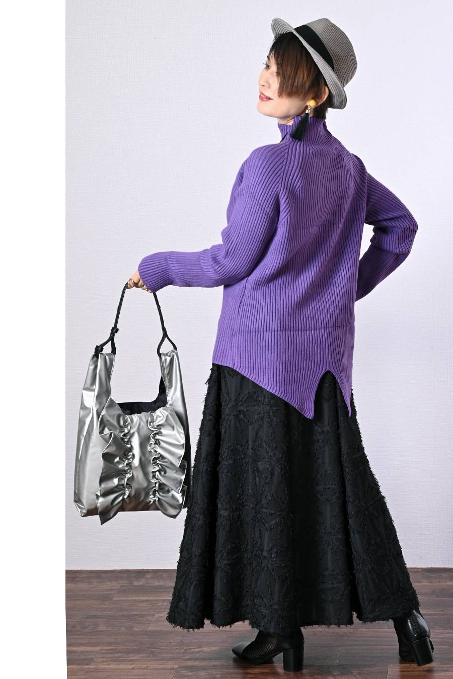 定番のメガヒットロングラン！バックスリットリブニット