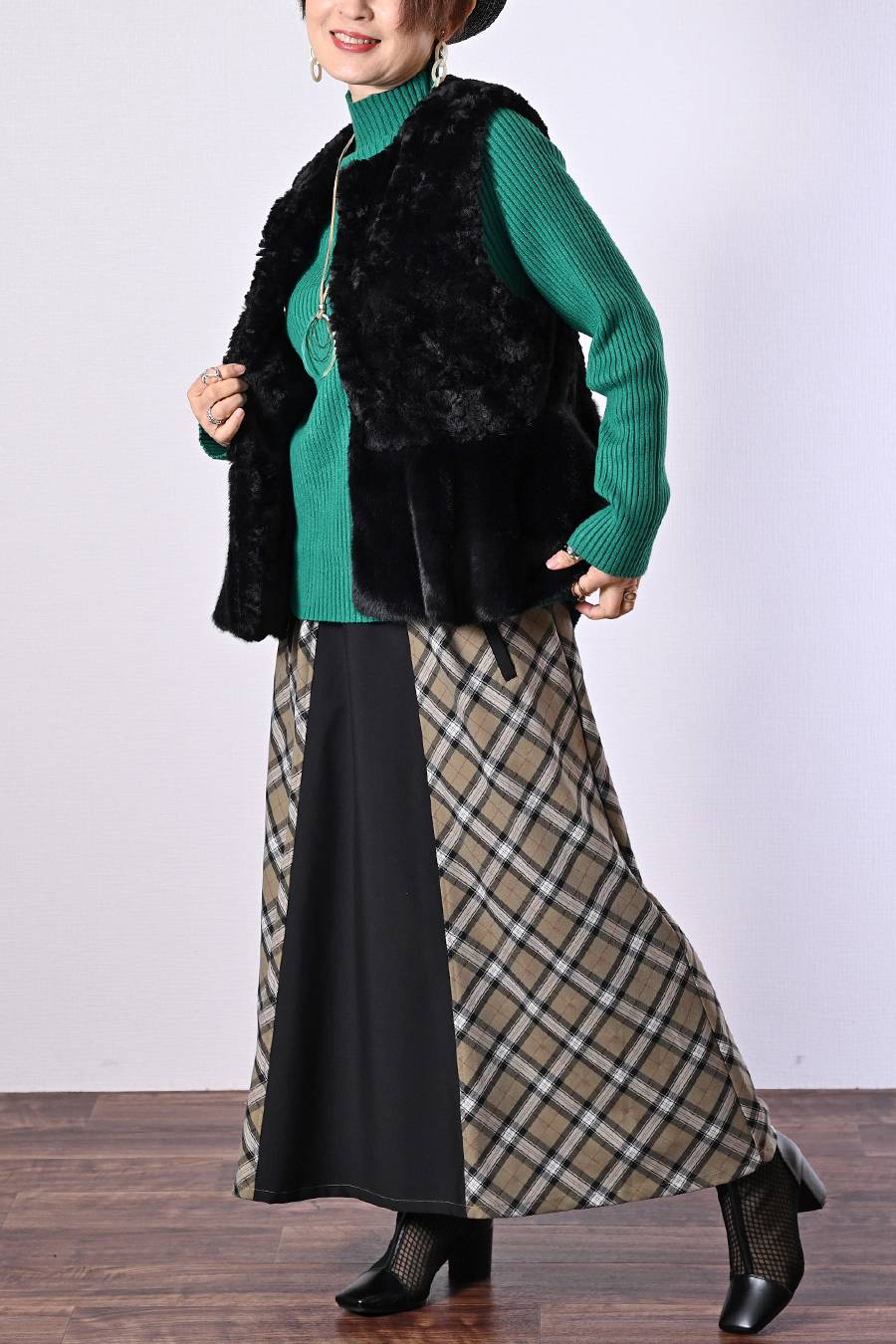 定番のメガヒットロングラン！バックスリットリブニット