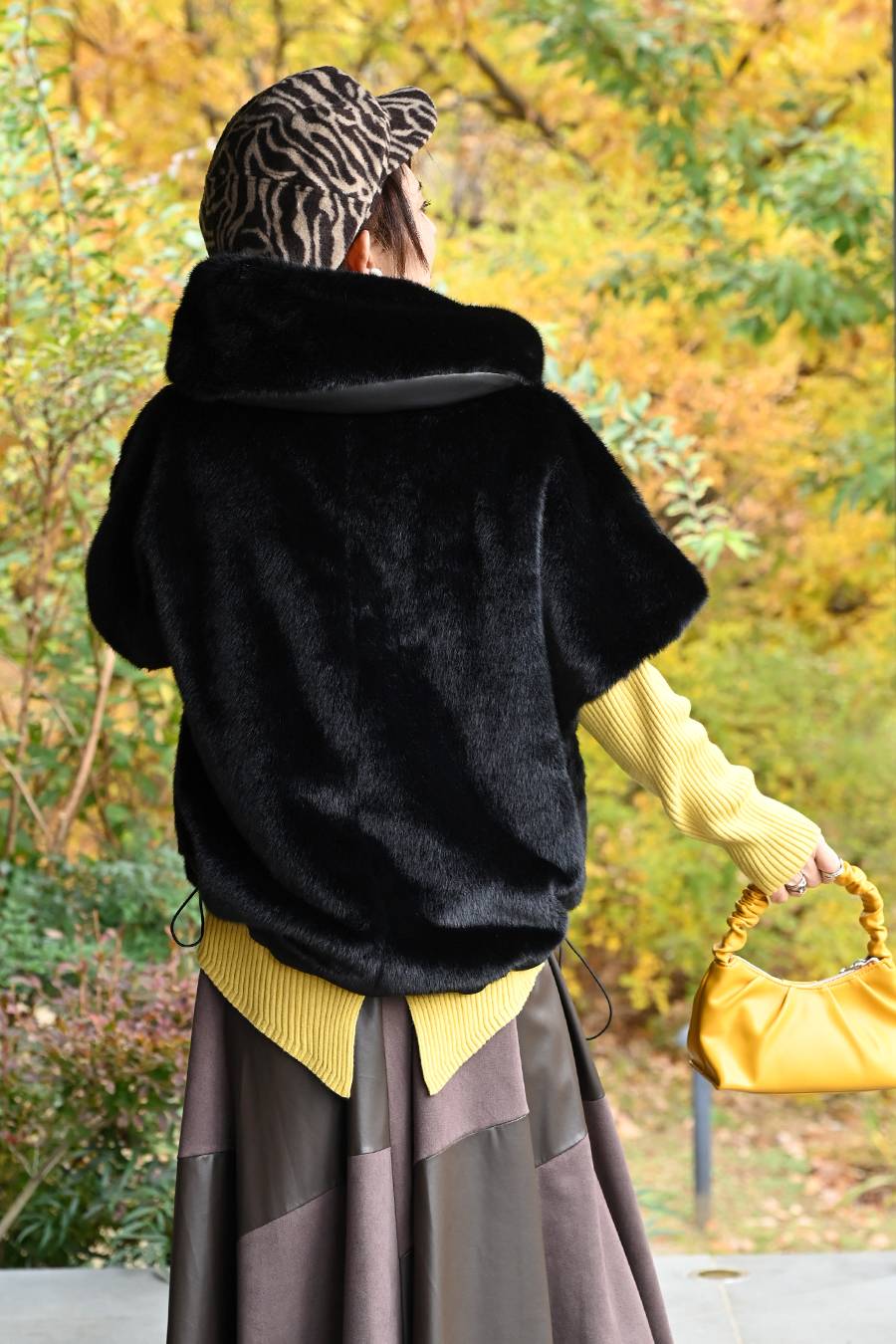 定番のメガヒットロングラン！バックスリットリブニット