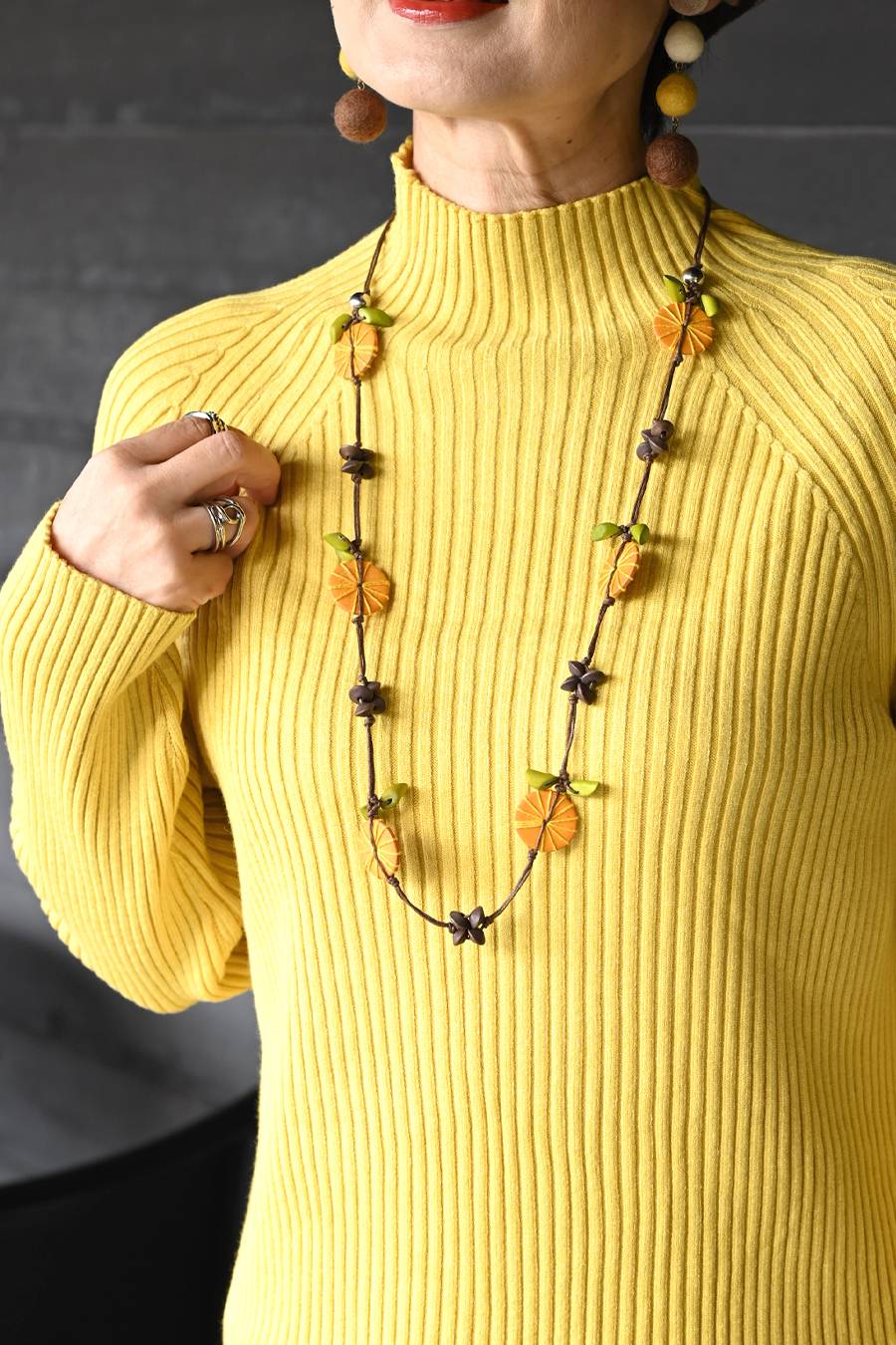 定番のメガヒットロングラン！バックスリットリブニット