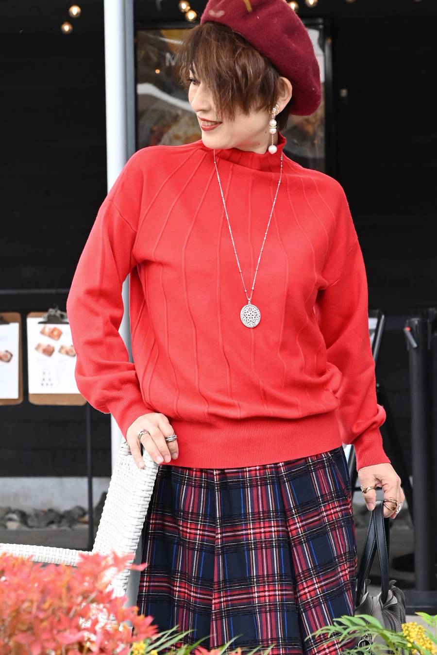 ハイネックタック柄ニット