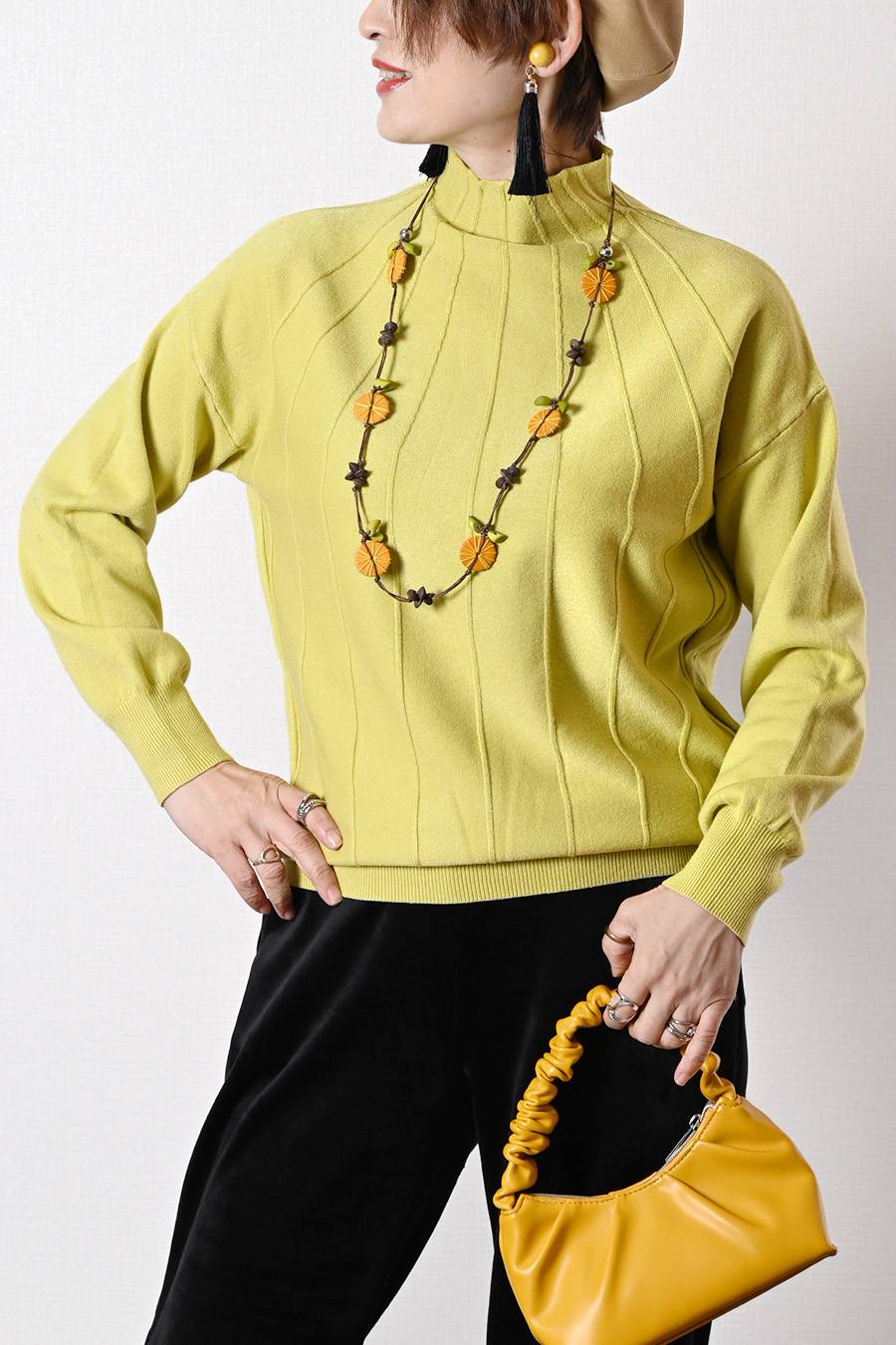 ハイネックタック柄ニット