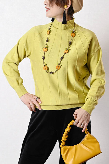 ハイネックタック柄ニット