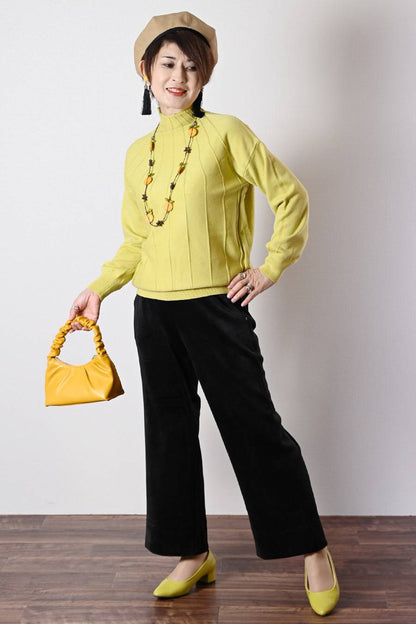 ハイネックタック柄ニット