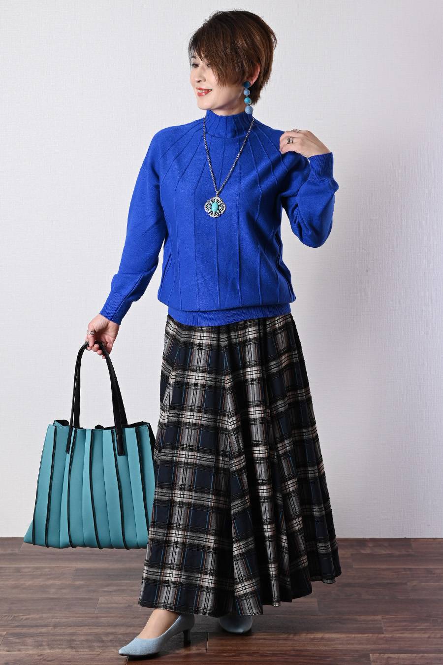 ハイネックタック柄ニット