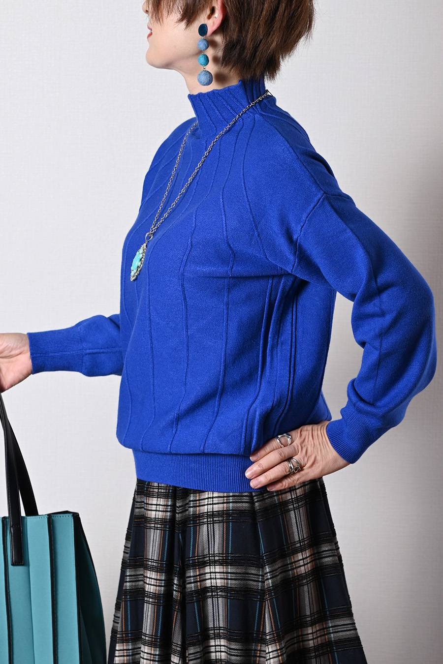 ハイネックタック柄ニット