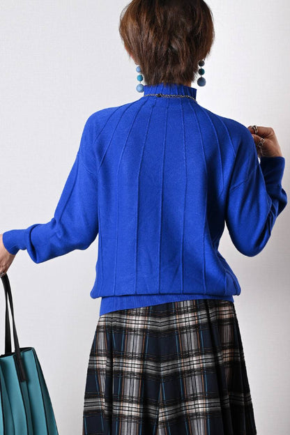 ハイネックタック柄ニット