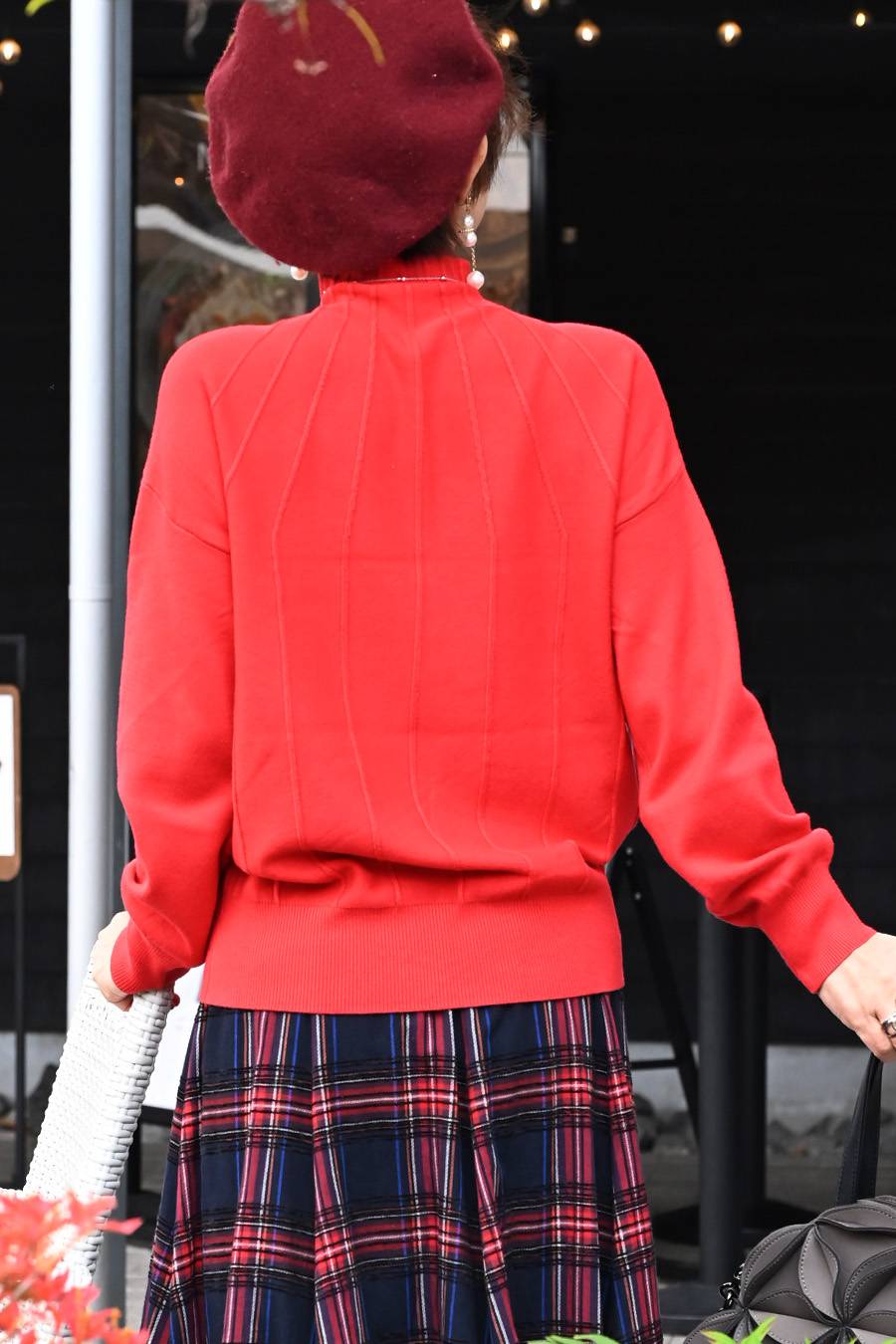 ハイネックタック柄ニット