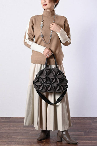 オフ配色が垢抜けの鍵！バイカラーハイネックニット