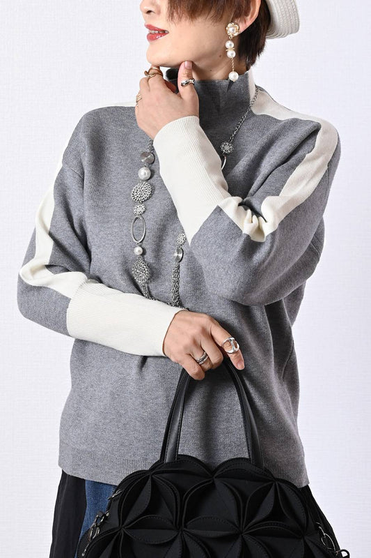 オフ配色が垢抜けの鍵！バイカラーハイネックニット