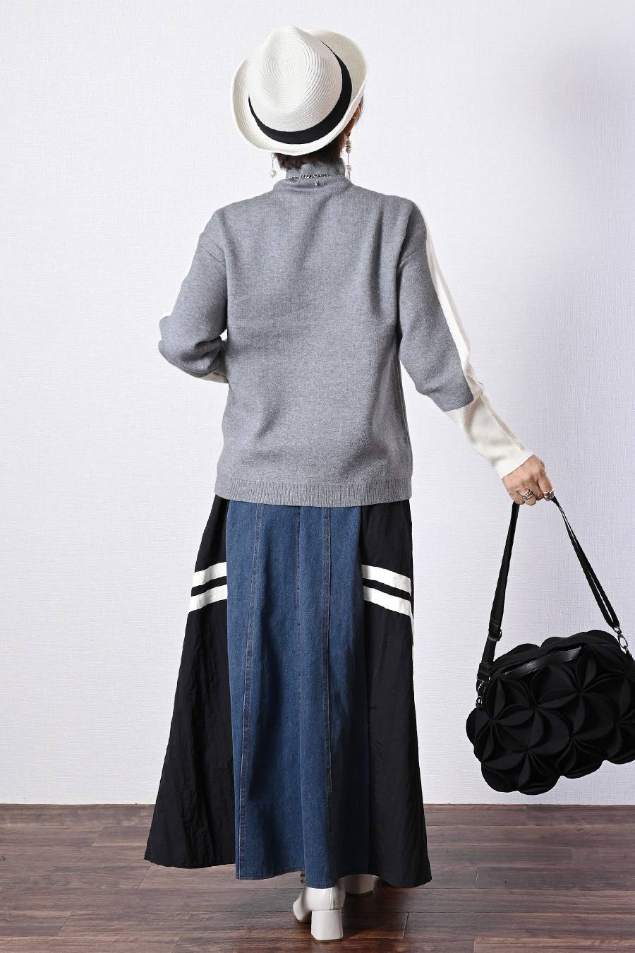 オフ配色が垢抜けの鍵！バイカラーハイネックニット