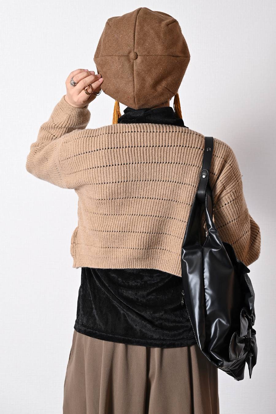 着こなしのスパイスに！ベリーショート丈ニット