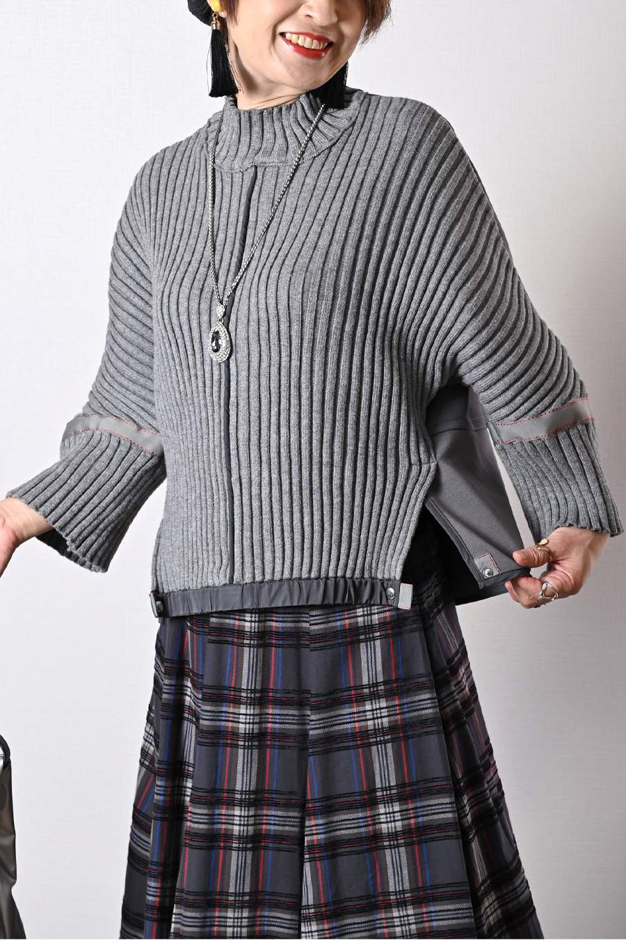 ニット×ポンチコンビプルオーバー＋ストレッチコーデュロイパンツ２点セットコーデ