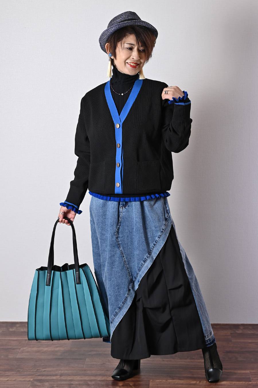 ビビット配色Ｖネックバイカラーカーディガン