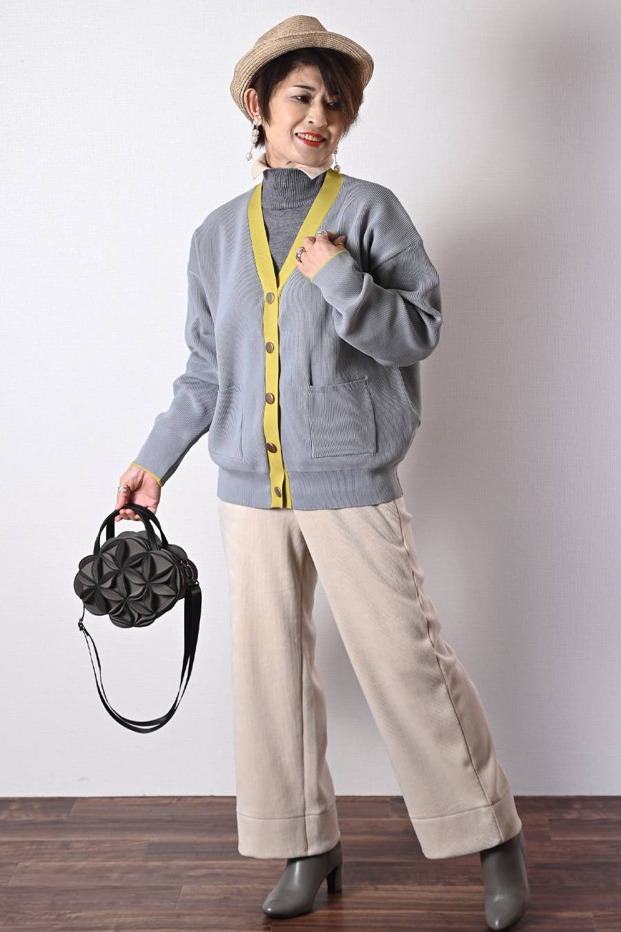 ビビット配色Ｖネックバイカラーカーディガン