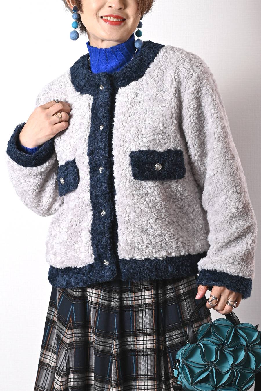 リュクスな雰囲気！バイカラーボアソフトジャケット