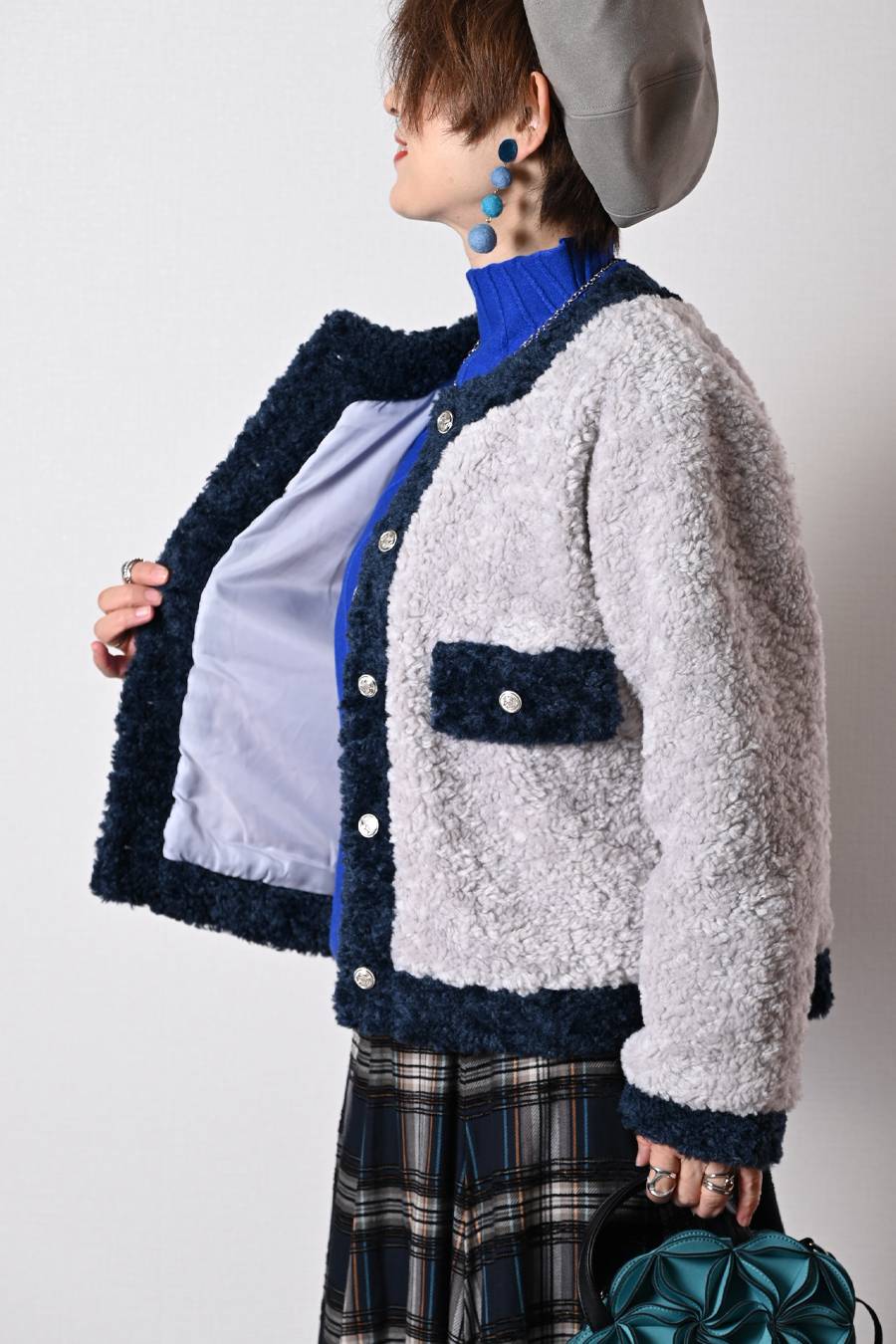 リュクスな雰囲気！バイカラーボアソフトジャケット