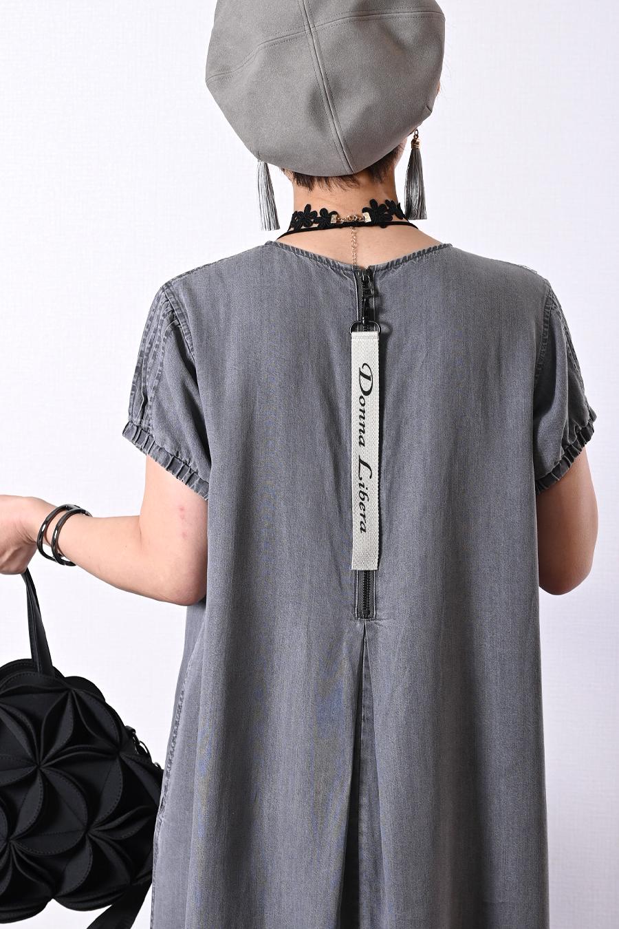 オリジナルチャーム付き！セルロースデニム セミフレアゆったりワンピース【予約販売！発送は3月上旬】