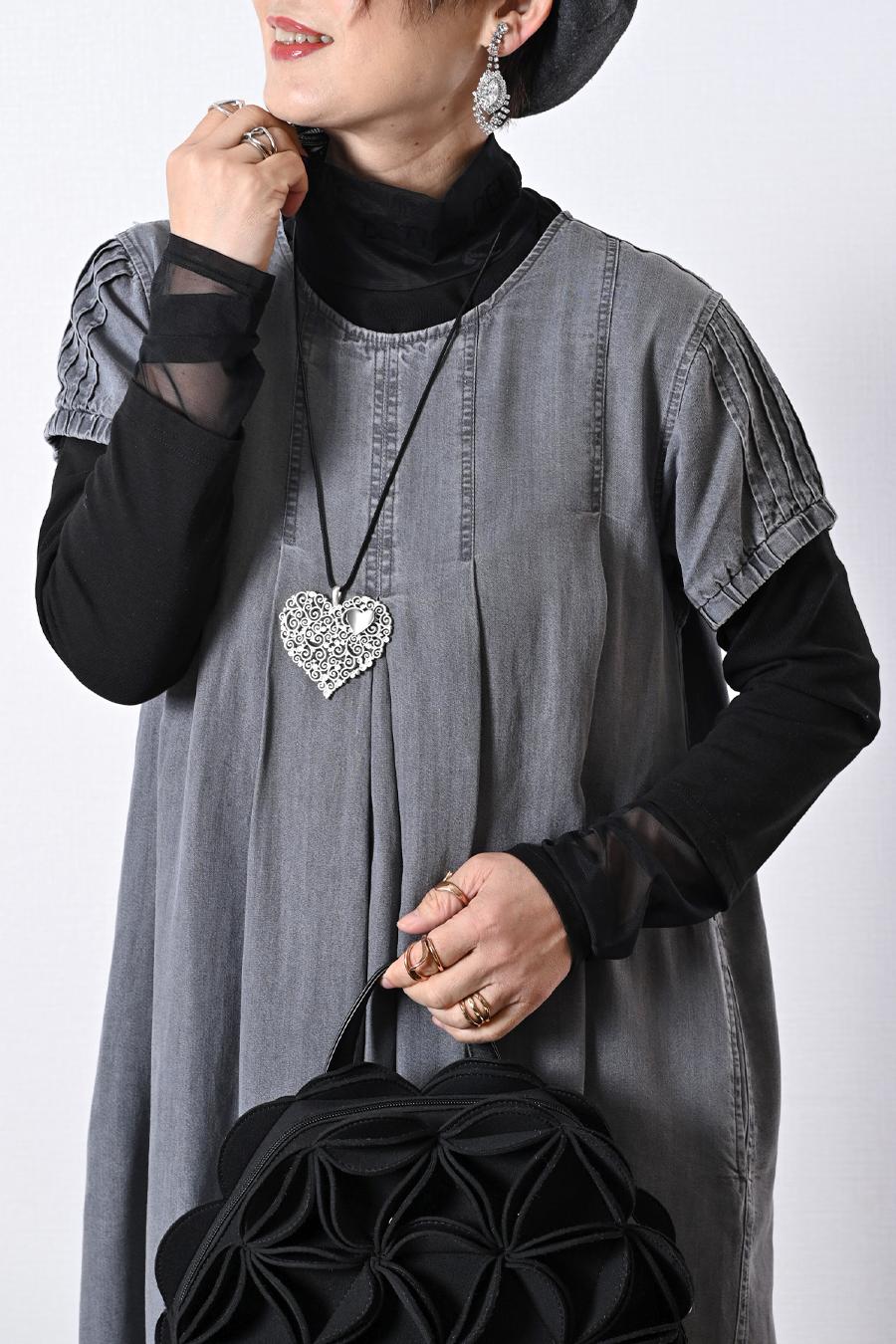 オリジナルチャーム付き！セルロースデニム セミフレアゆったりワンピース【予約販売！発送は3月上旬】