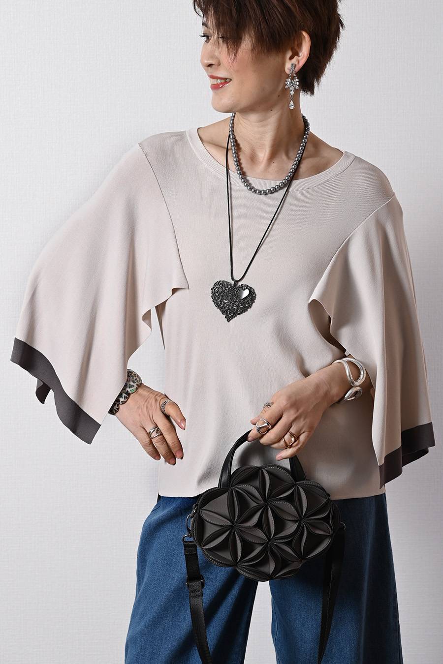 優雅にドラマチックに！ケープスリーブ・ハイゲージニット