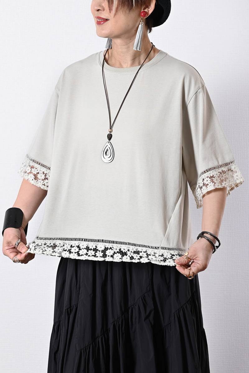 オーガンジーラメ糸刺繍トリミングカットソー