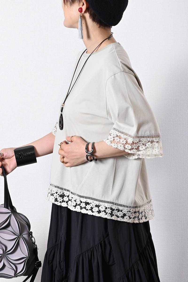 オーガンジーラメ糸刺繍トリミングカットソー