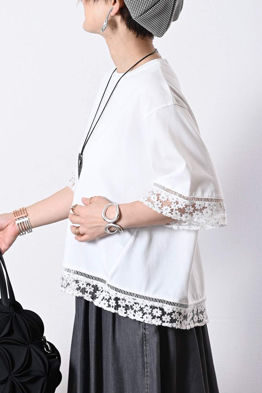 オーガンジーラメ糸刺繍カットソー+ワイドサロペット２点セットコーデ