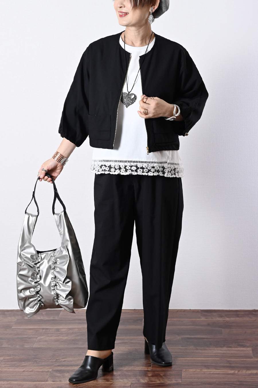オーガンジーラメ糸刺繍カットソー+ワイドサロペット２点セットコーデ