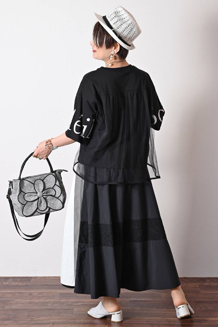 袖口ロゴプリント背面チュールプルオーバー+トリコロール＆レース切り替えフレアスカート 2点セットコーデ