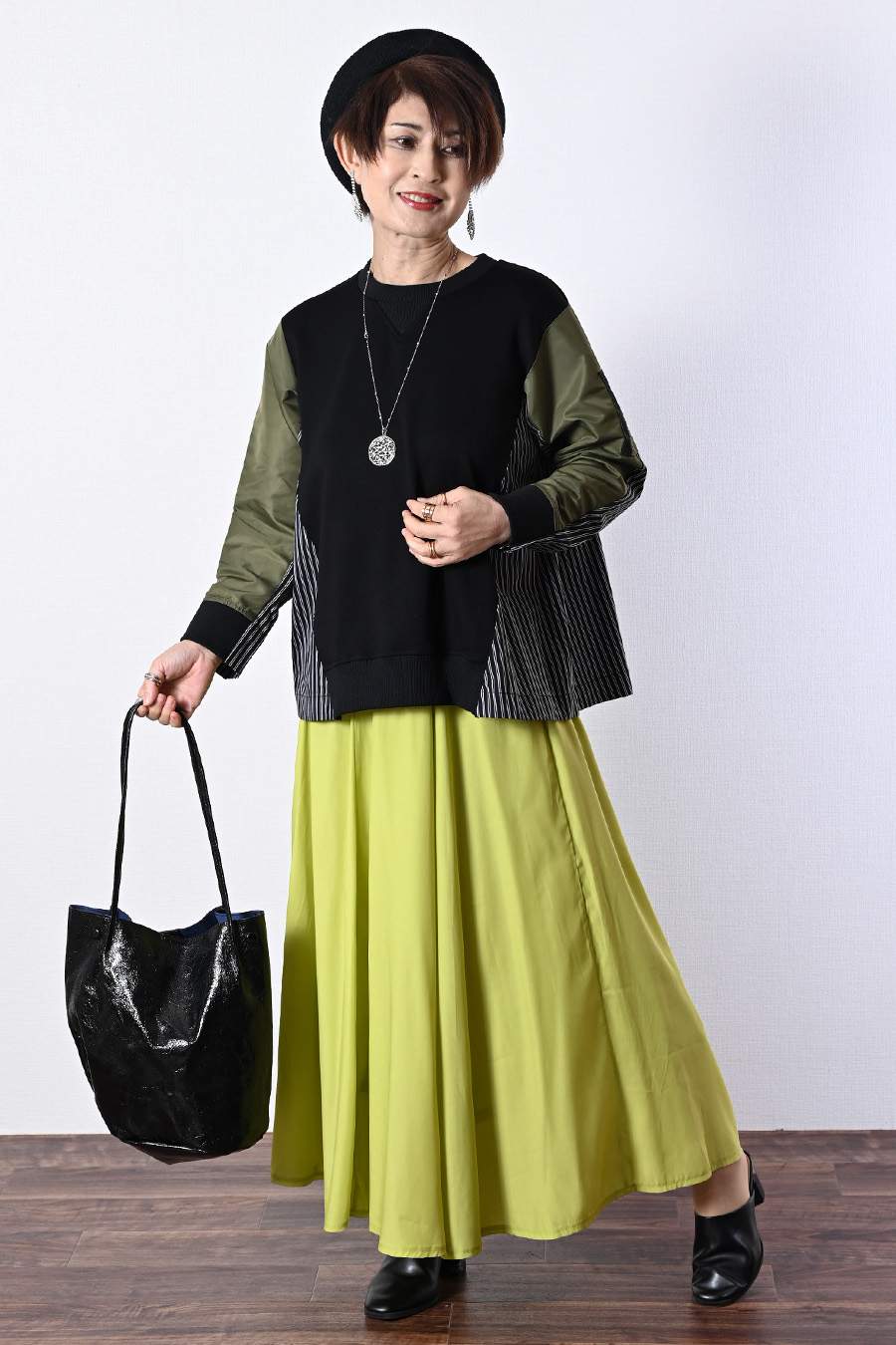 ポンチ切り替えプルオーバー＋サイドプリーツワイドパンツ2点セットコーデ【2月中旬以降発送予定】