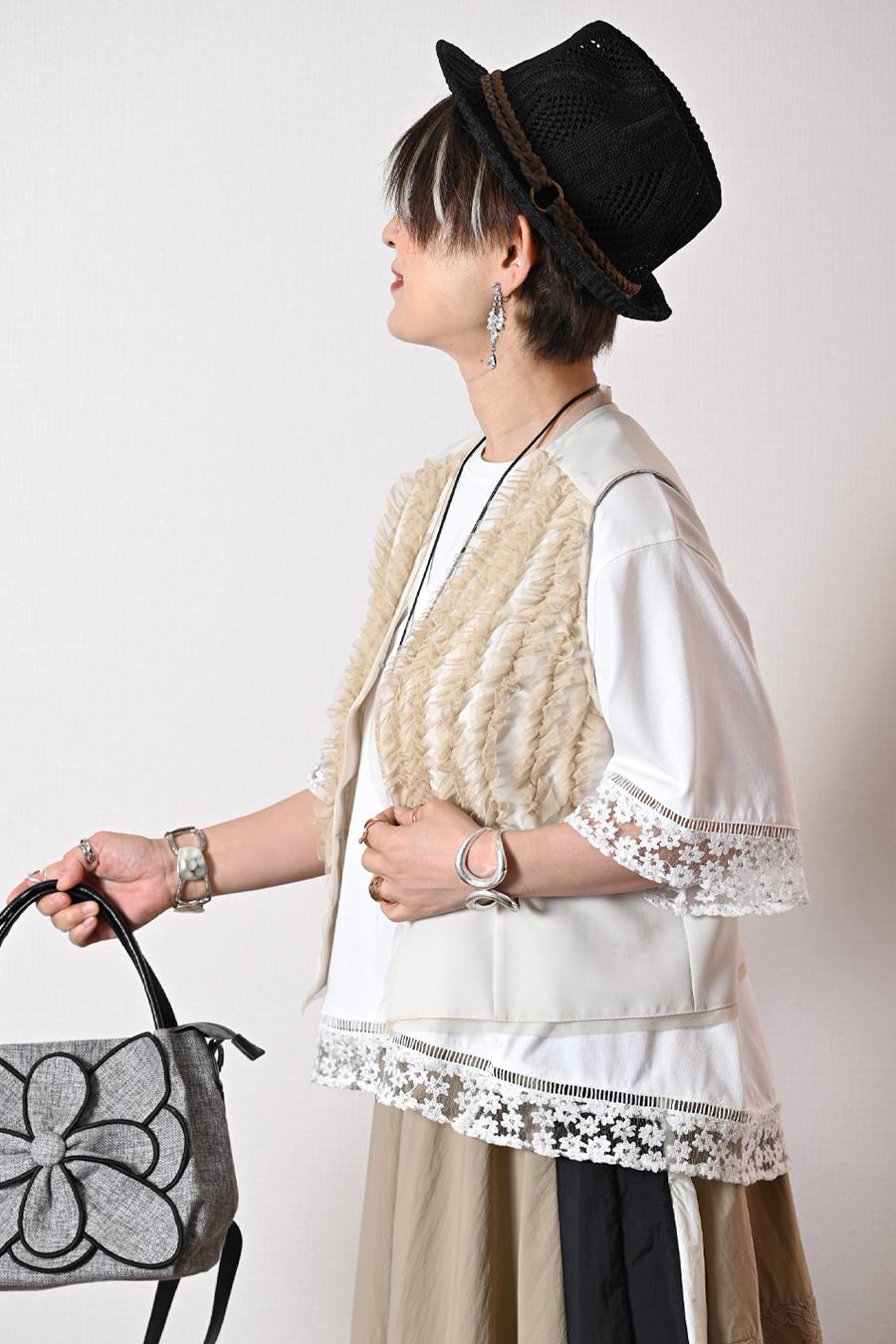 圧倒的な華やぎ！チュールフリル デザインベスト