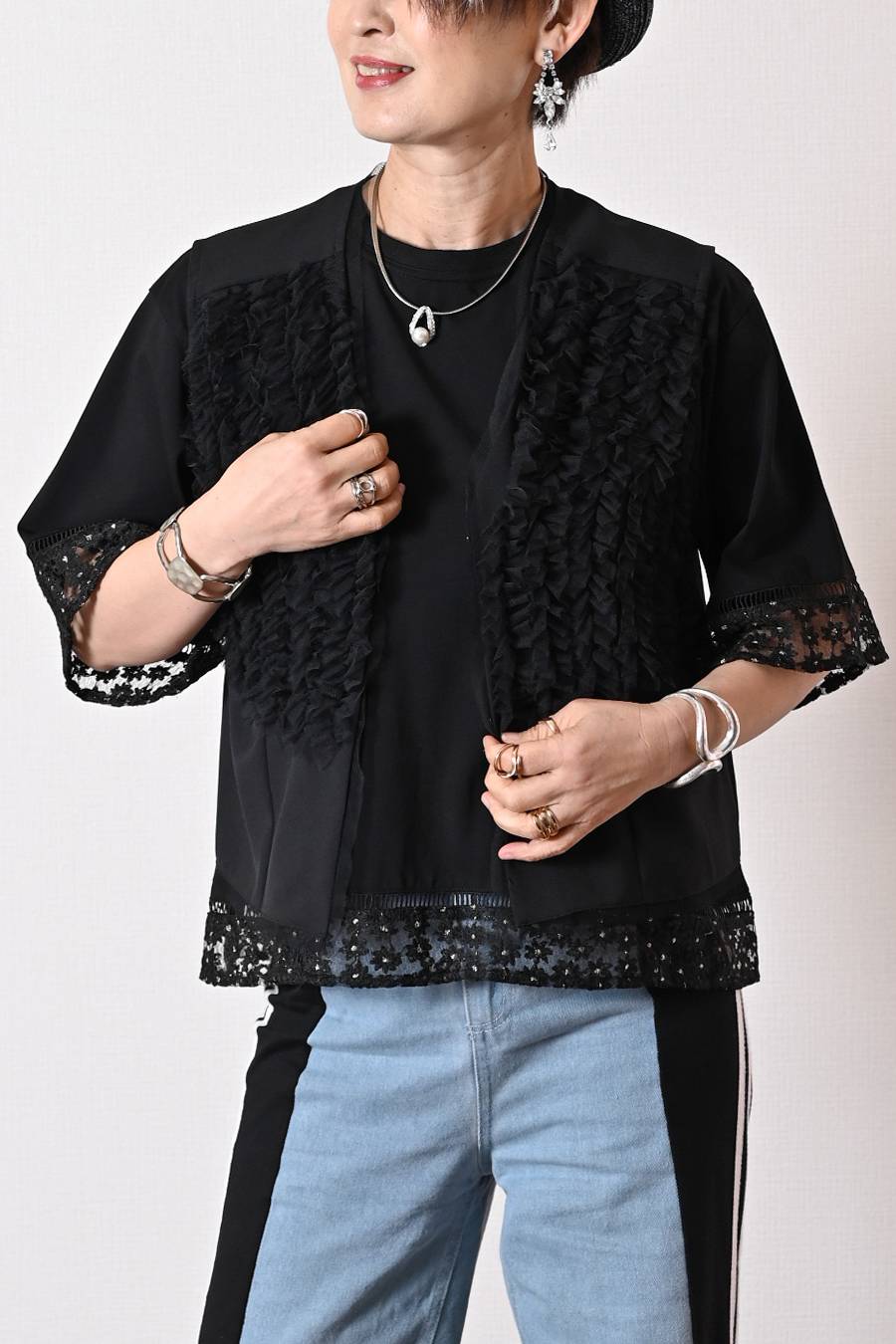 オーガンジーラメ糸刺繍トリミングカットソー+チュールフリル デザインベスト2点セットコーデ