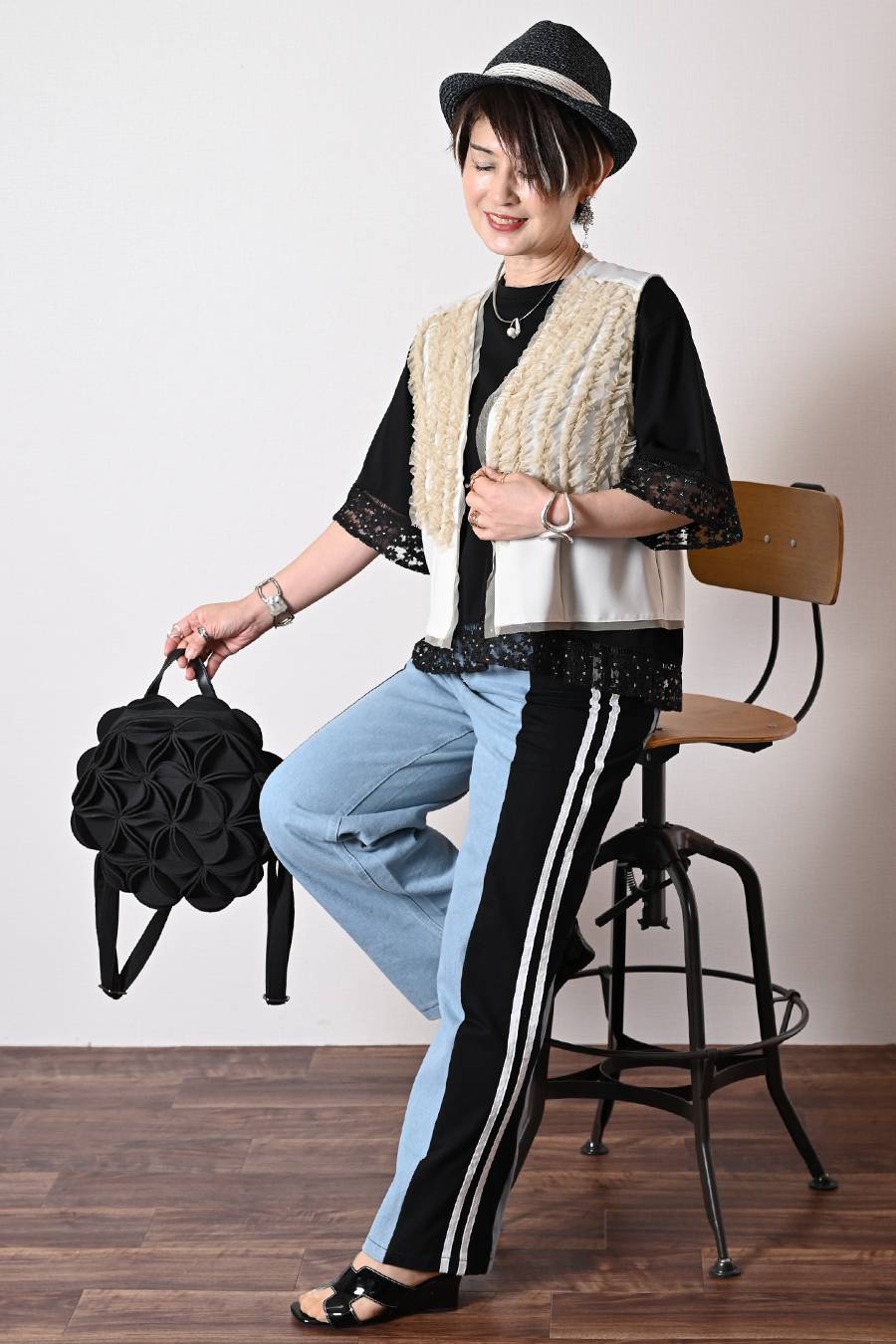 オーガンジーラメ糸刺繍トリミングカットソー+チュールフリル デザインベスト2点セットコーデ