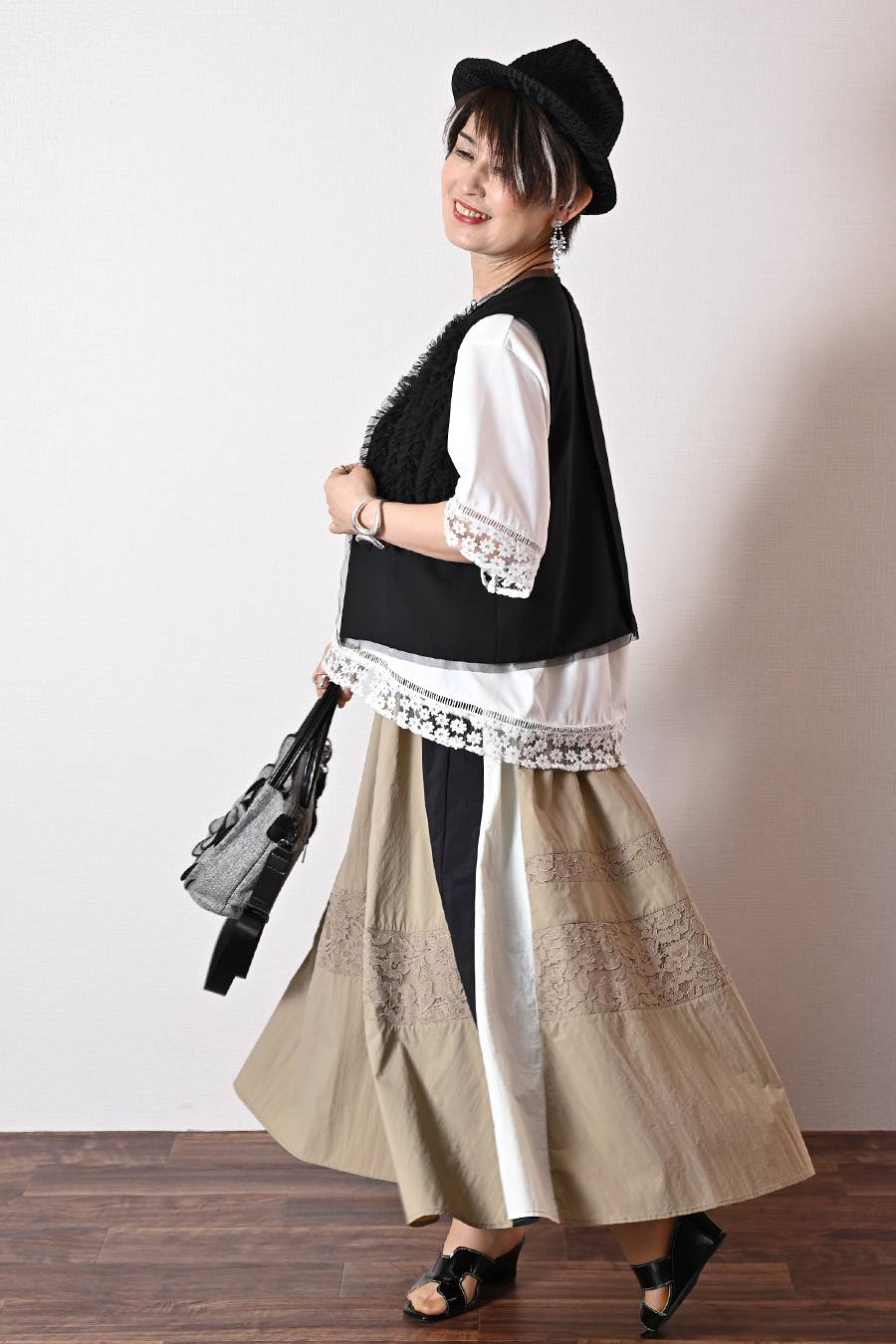 オーガンジーラメ糸刺繍トリミングカットソー+チュールフリル デザインベスト2点セットコーデ