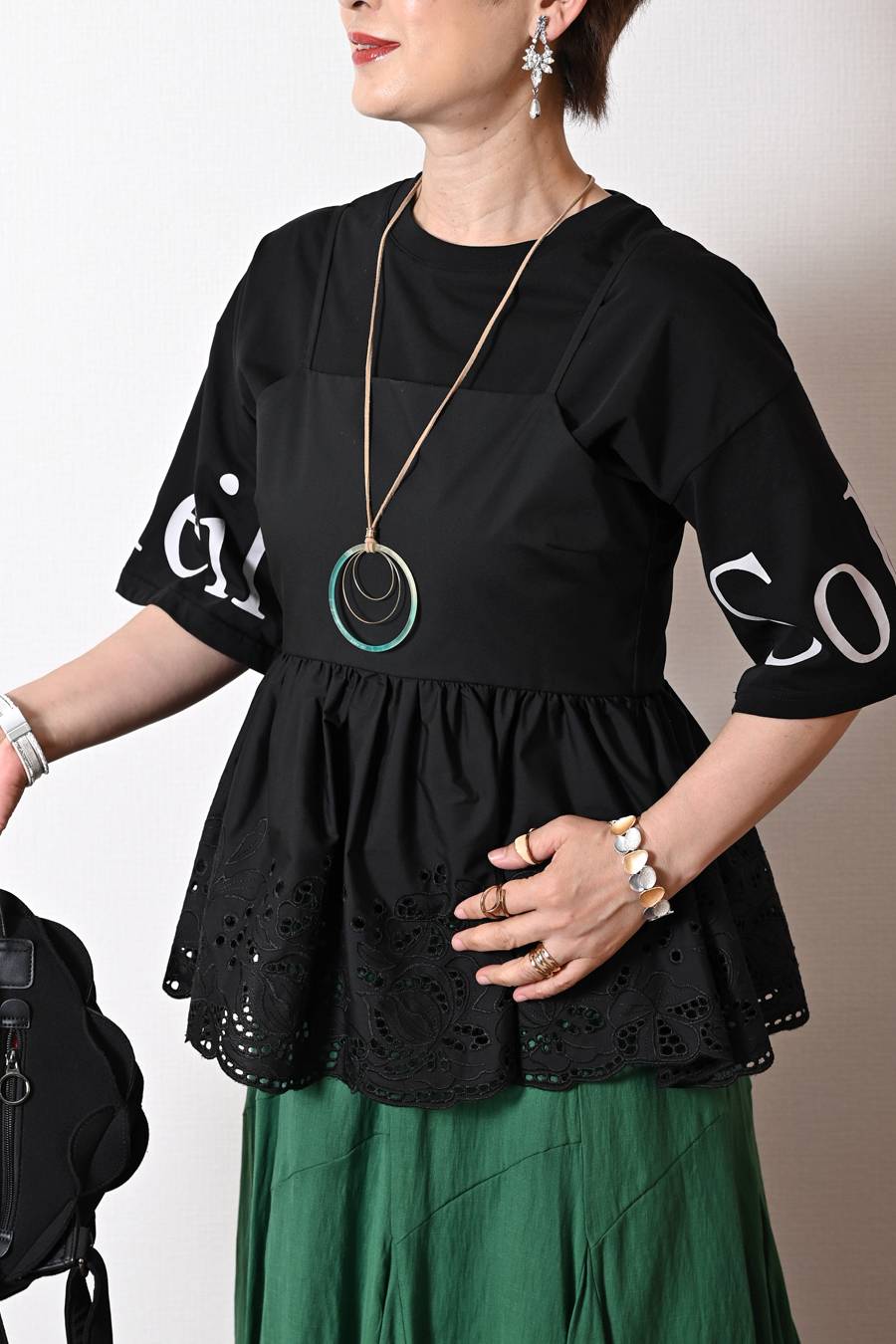 大人の遊び心を添える！カットワーク刺繍キャミソールブラウス