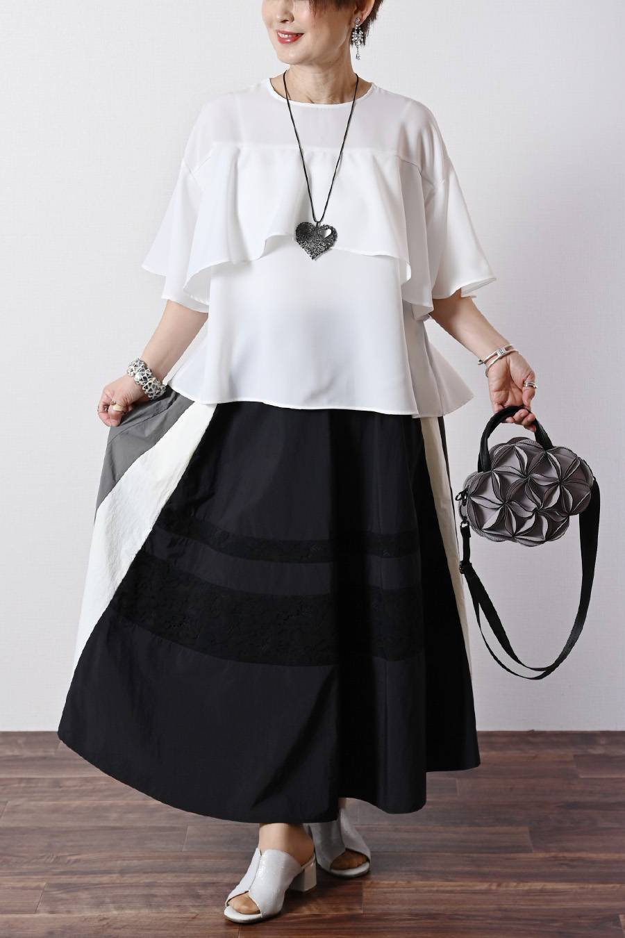 圧倒的な着映え！大人の立体フリルジョーゼットブラウス