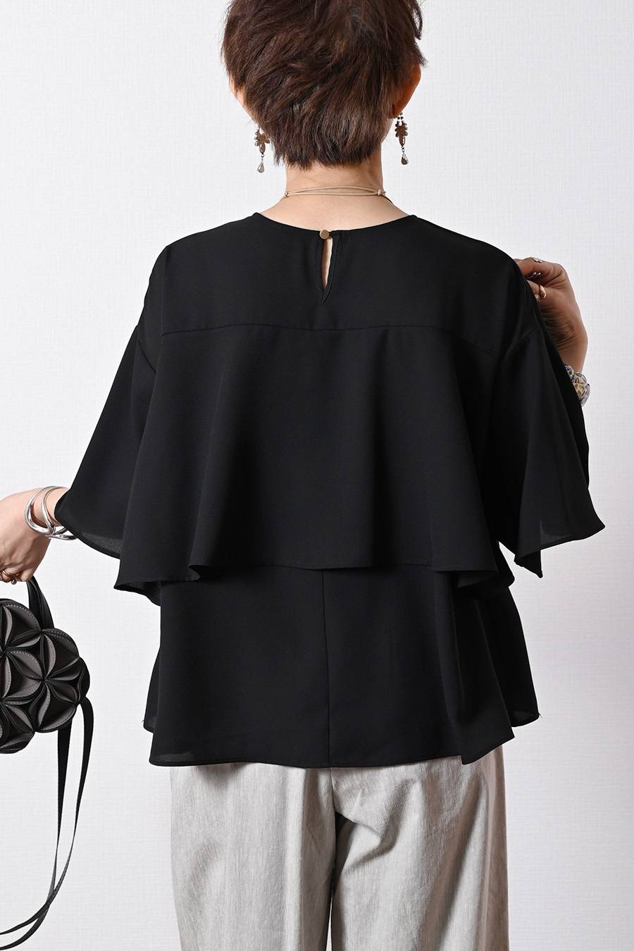 圧倒的な着映え！大人の立体フリルジョーゼットブラウス