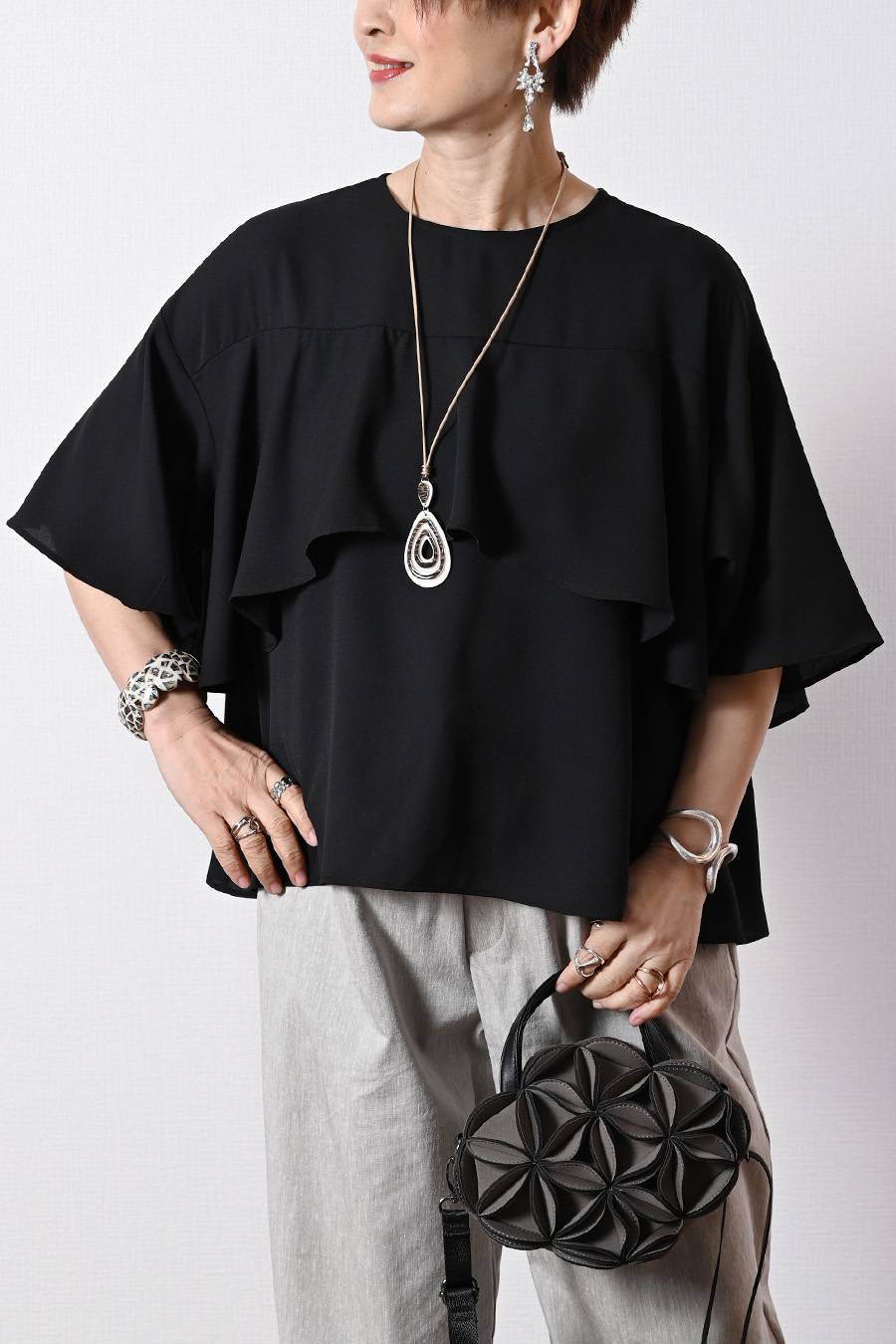 フリルジョーゼットブラウス+タックワイドデニムパンツ２点セットコーデ