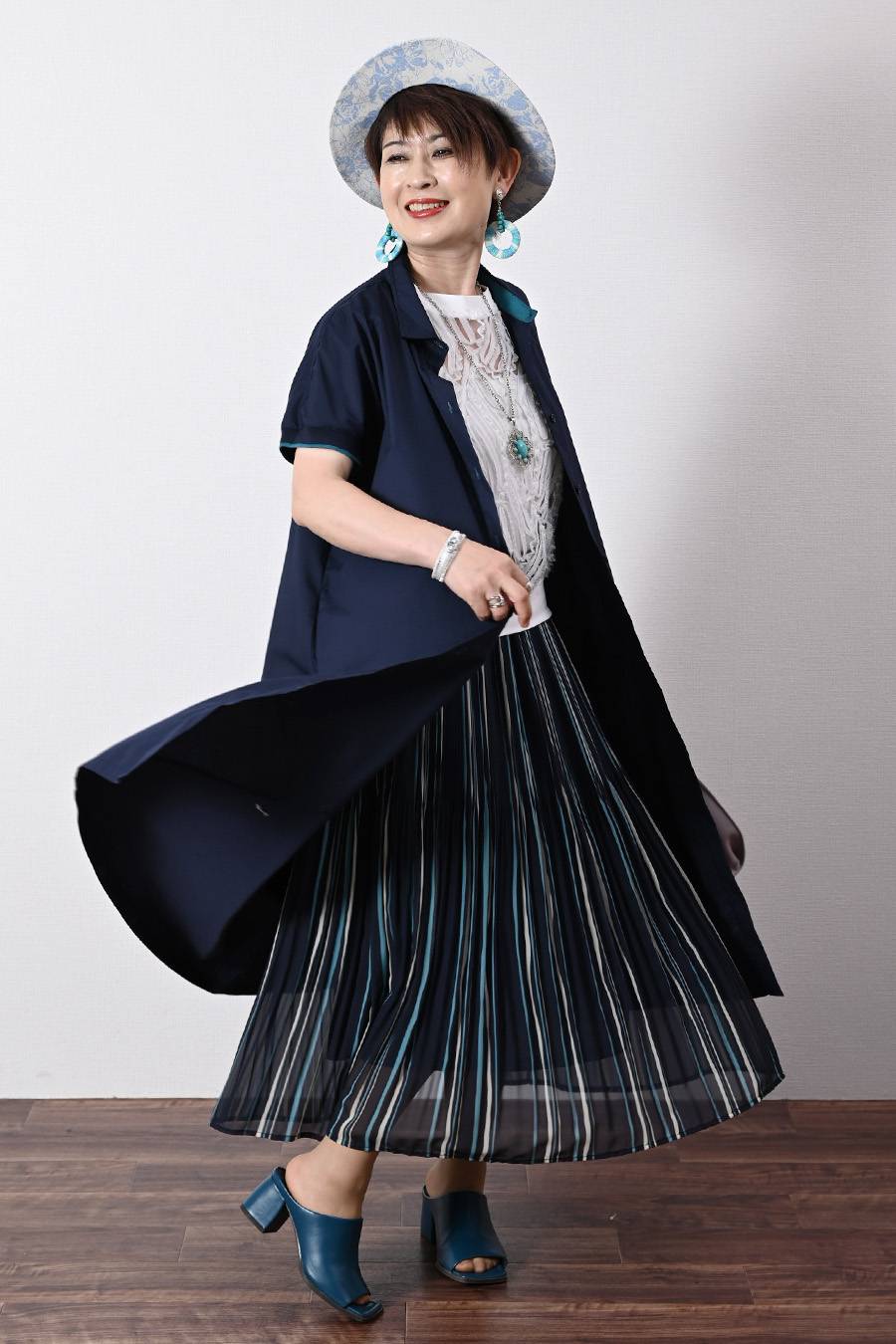 鮮麗な色彩を纏う!タイプライター・リブスリーブプルオーバーワンピ