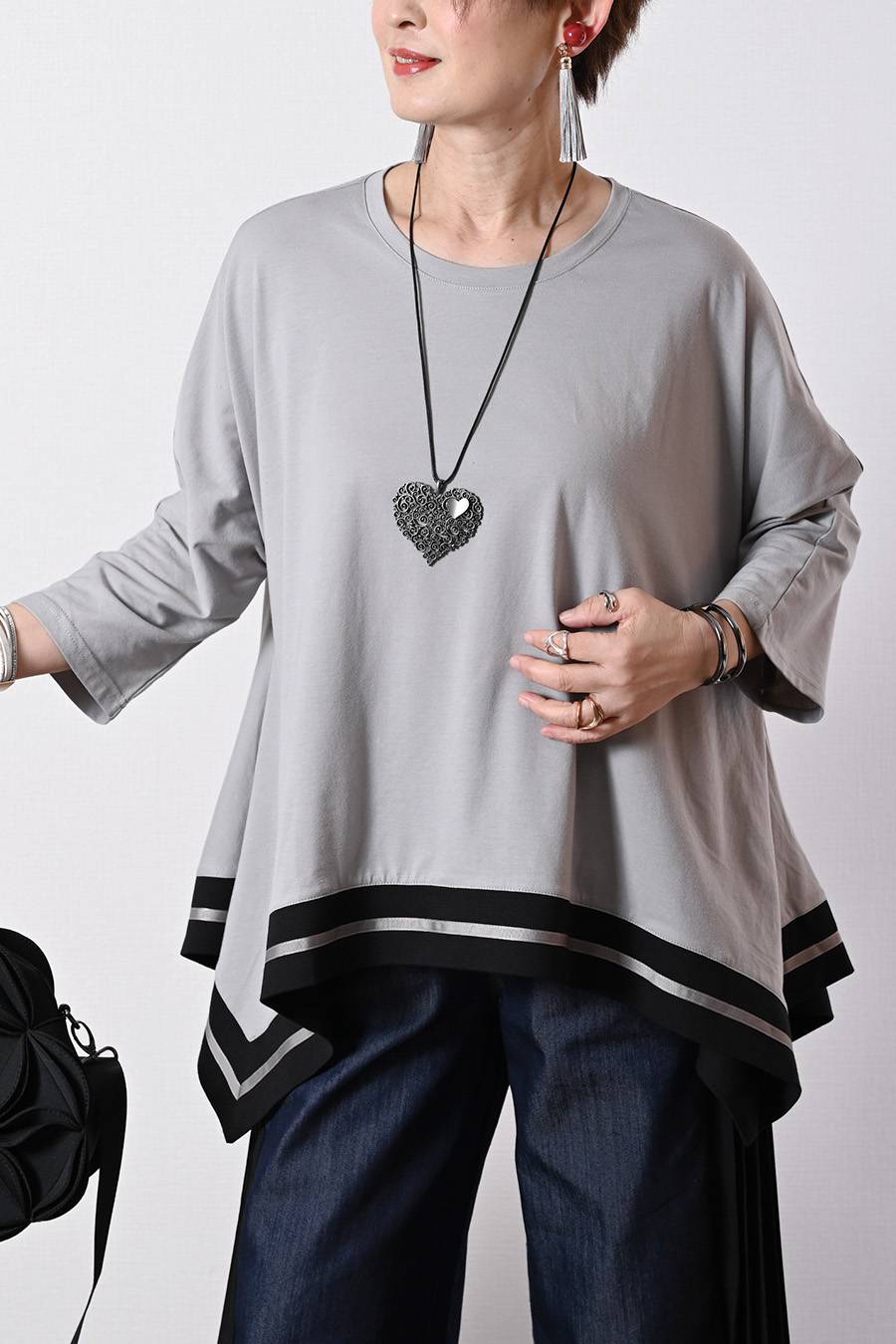 ゆったりなのにスッキリ！配色ライン入り ドルマンワイドプルオーバー