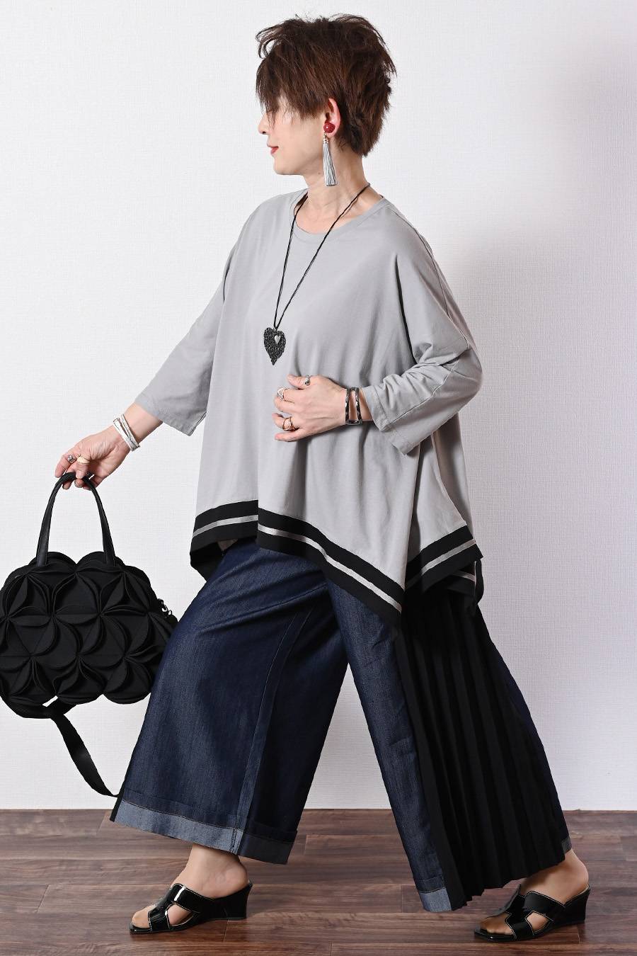 ゆったりなのにスッキリ！配色ライン入り ドルマンワイドプルオーバー